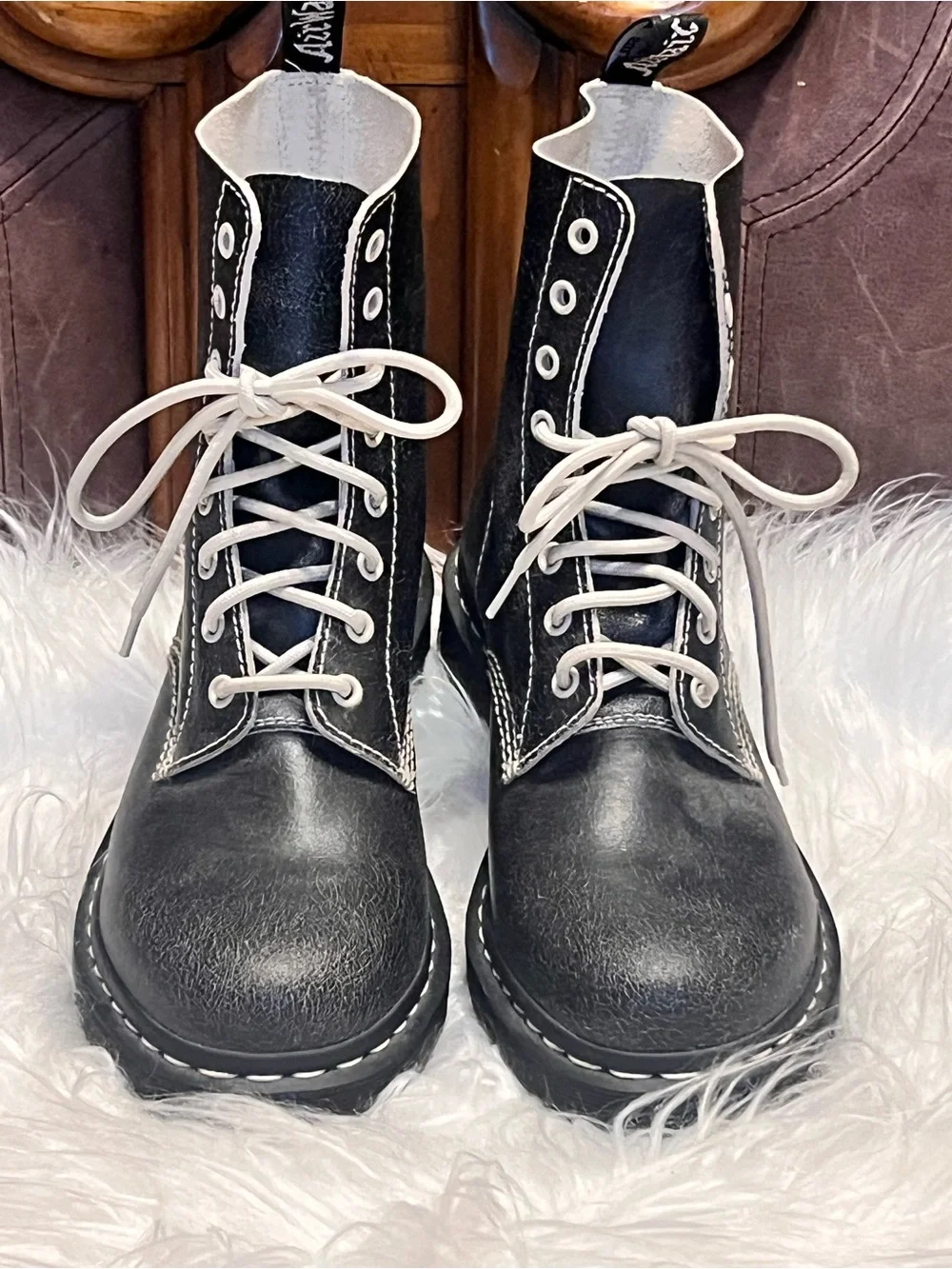Dr. Martens like new  Black Pascal Lace-Up Boots man or women  M size 9 w 10